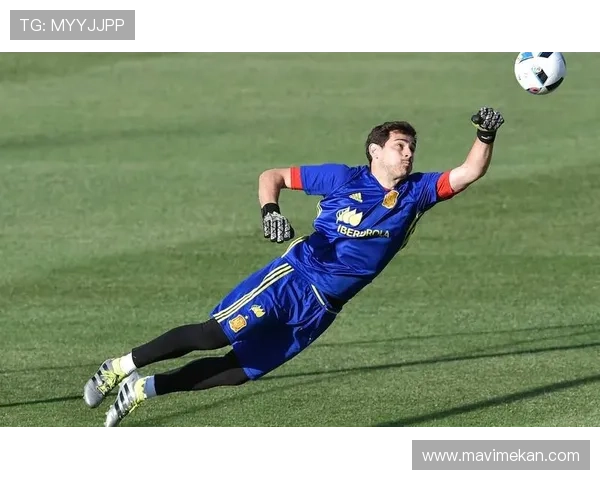 诺伊尔与卡西利亚斯：反应型和出击型门将风格对比分析